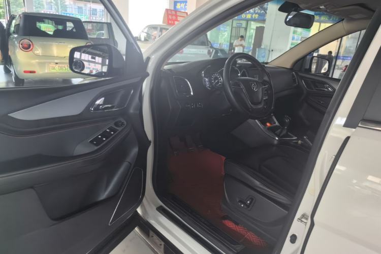 Used Baojun 560 2015 1.8L manual luxury version Driver Seat