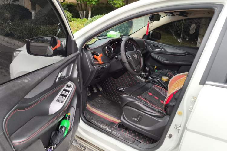 Used Baojun 560 2015 1.8L manual luxury version Driver Seat