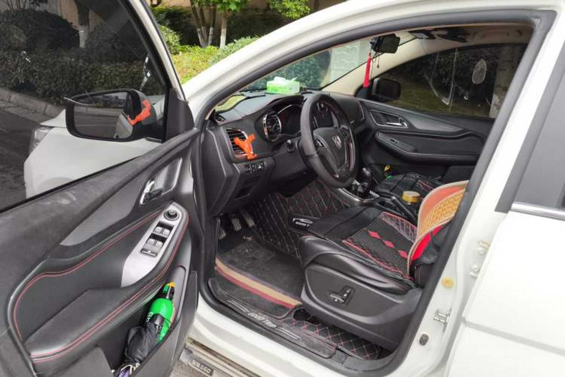 Used Baojun 560 2015 1.8L manual luxury version Driver Seat
