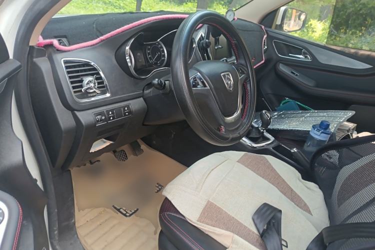 Used Baojun 560 2015 1.8L manual luxury version Driver Seat