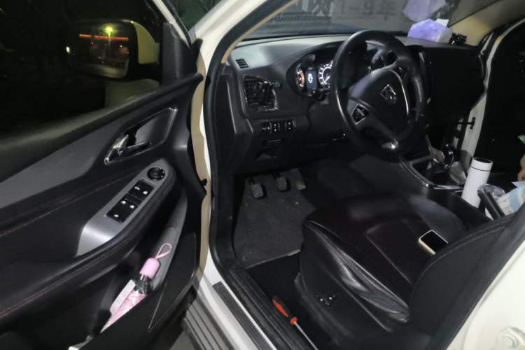 Used Baojun 560 2015 1.8L manual luxury version Driver Seat