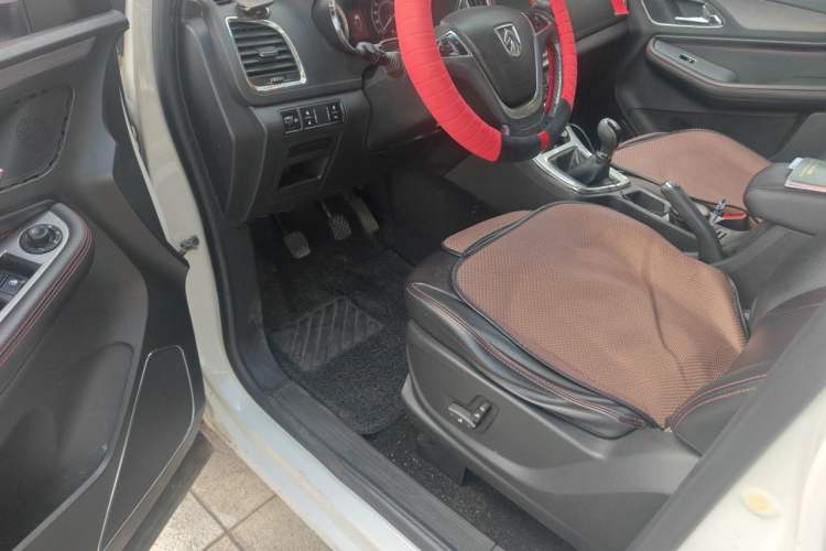 Used Baojun 560 2015 1.8L manual luxury version Driver Seat