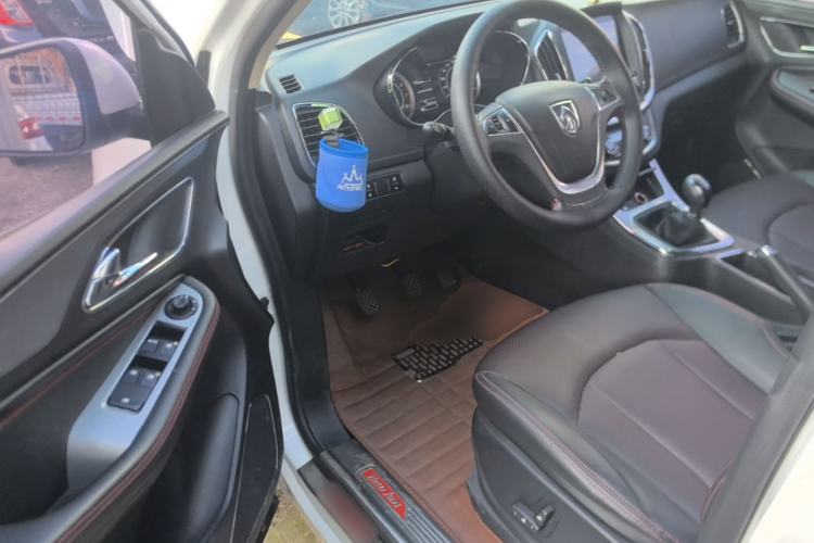 Used Baojun 560 2015 1.8L manual luxury version Driver Seat