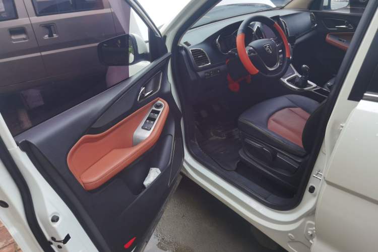 Used Baojun 560 2015 1.8L Manual Elite Edition Driver Seat