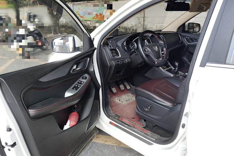 Used Baojun 560 2015 1.8L manual luxury version Driver Seat