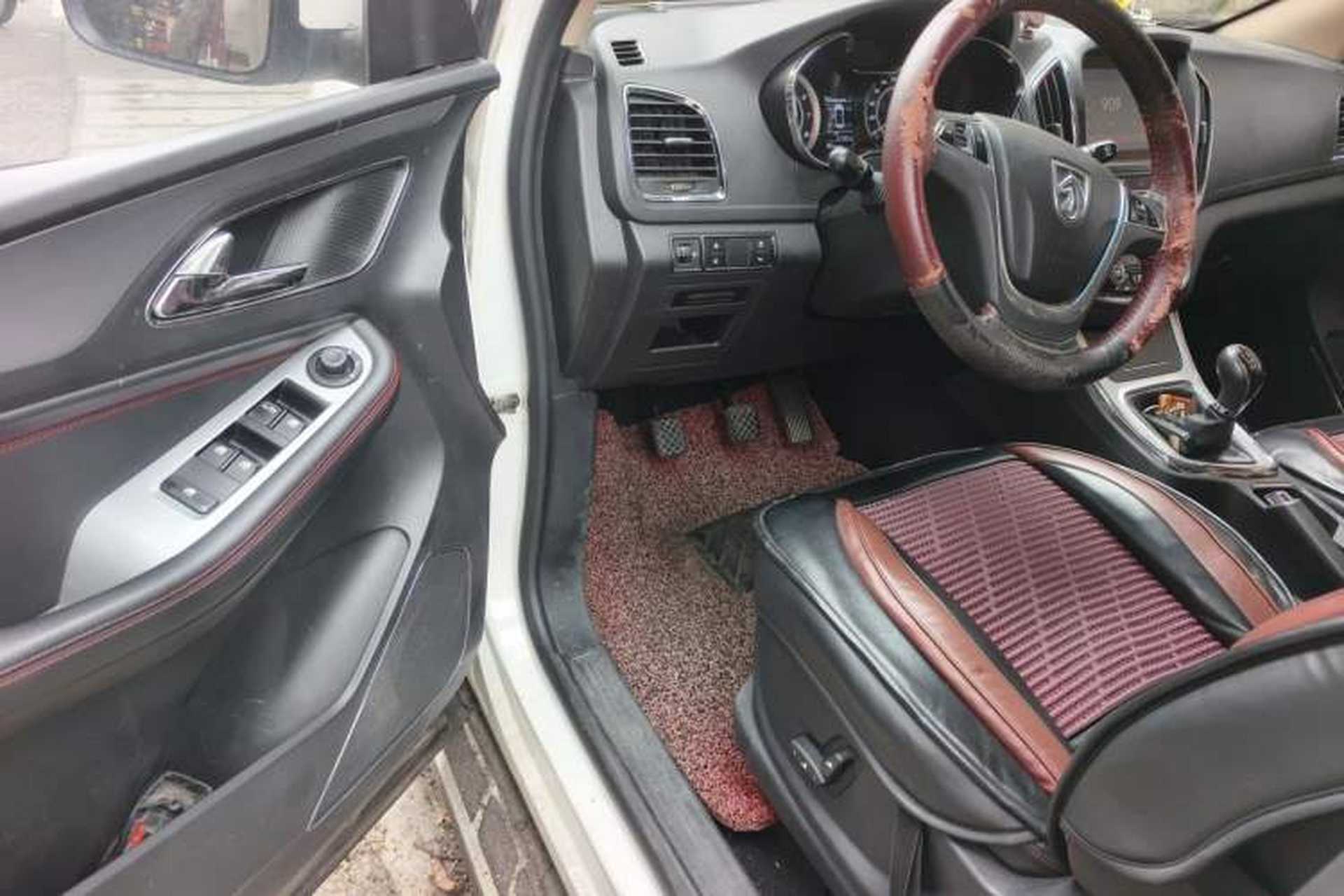 Used Baojun 560 2015 1.8L manual luxury version Driver Seat