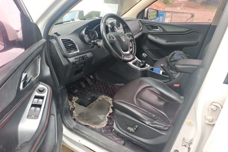 Used Baojun 560 2015 1.8L manual luxury version Driver Seat