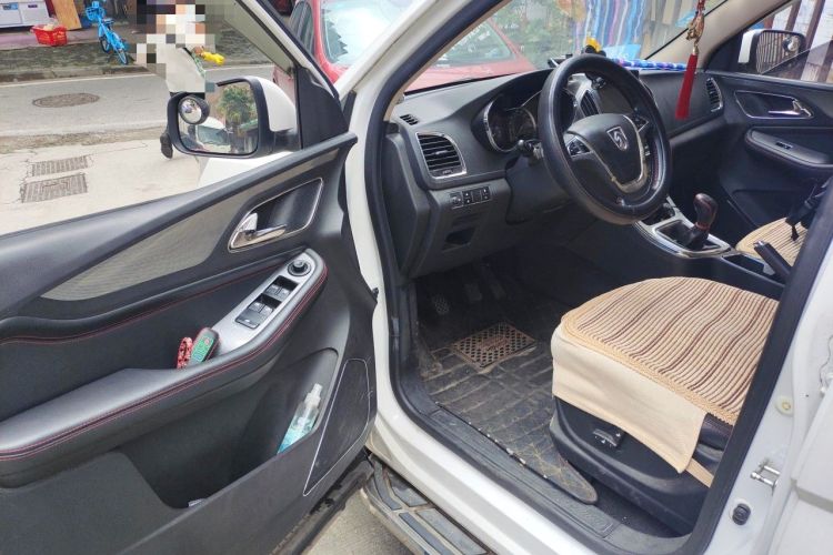 Used Baojun 560 2015 1.8L manual luxury version Driver Seat