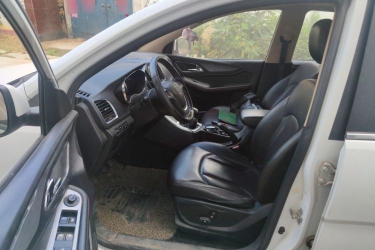 Used Baojun 560 2015 1.8L manual luxury version Driver Seat