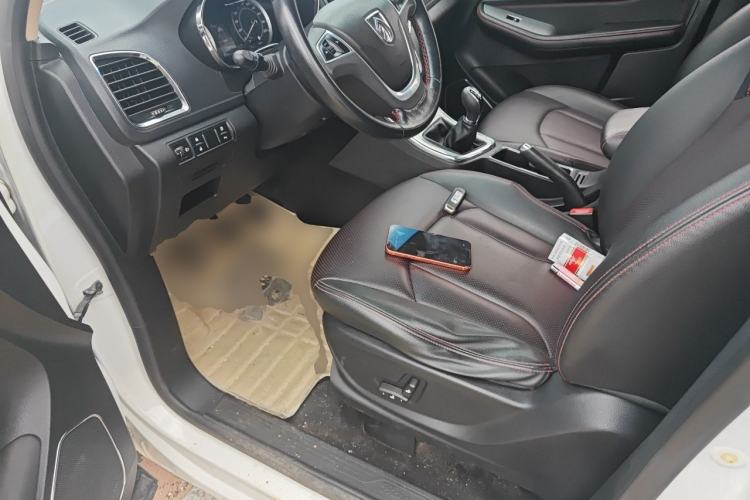 Used Baojun 560 2015 1.8L manual luxury version Driver Seat
