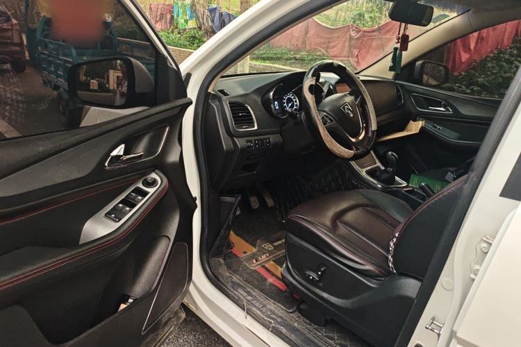 Used Baojun 560 2015 1.8L manual luxury version Driver Seat