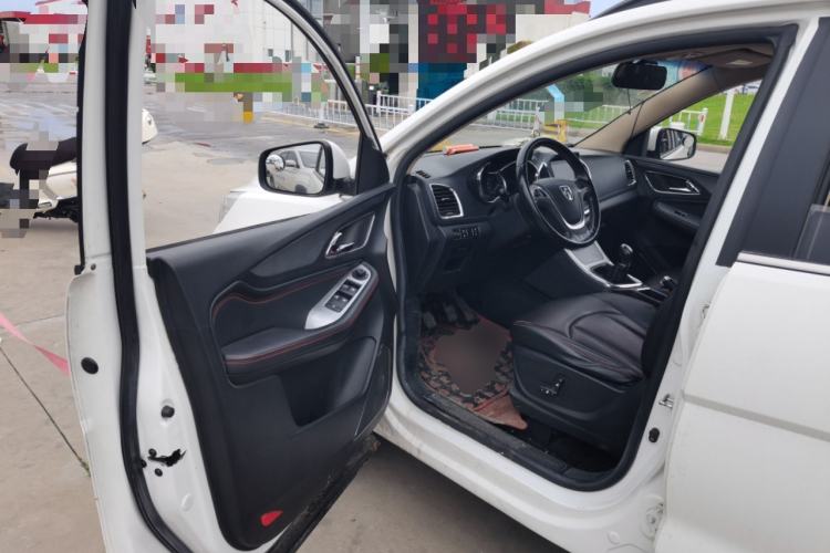 Used Baojun 560 2015 1.8L manual luxury version Driver Seat