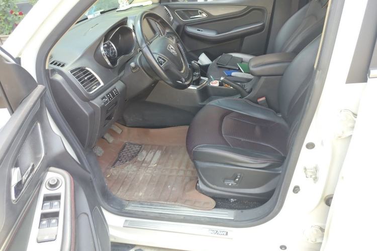 Used Baojun 560 2015 1.8L manual luxury version Driver Seat