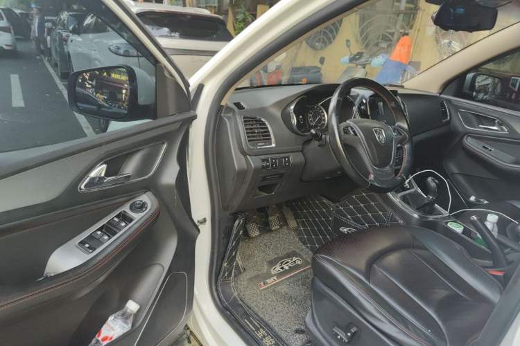 Used Baojun 560 2015 1.8L manual luxury version Driver Seat