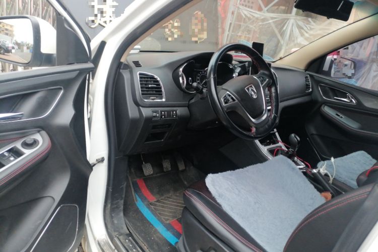 Used Baojun 560 2015 1.8L manual luxury version Driver Seat