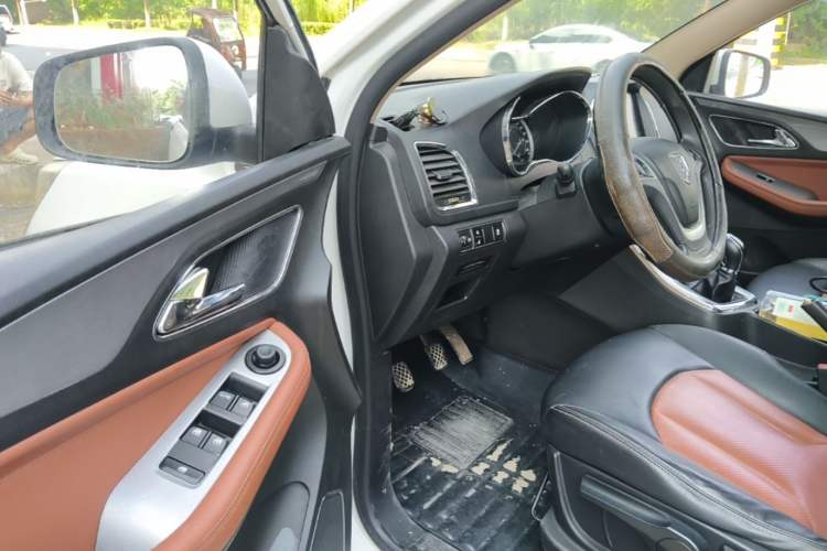 Used Baojun 560 2015 1.8L Manual Elite Edition Driver Seat