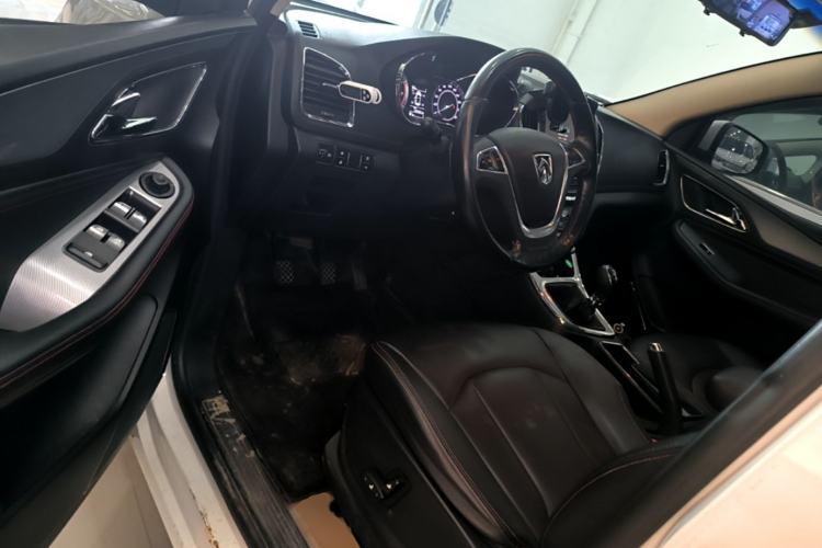 Used Baojun 560 2015 1.8L manual luxury version Driver Seat
