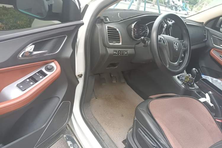 Used Baojun 560 2015 1.8L Manual Elite Edition Driver Seat