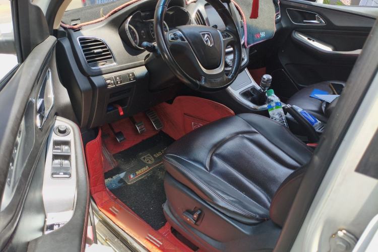 Used Baojun 560 2015 1.8L manual luxury version Driver Seat
