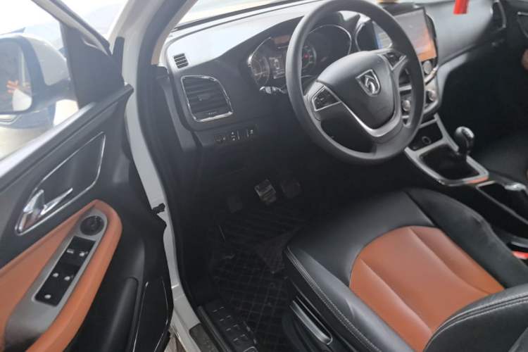 Used Baojun 560 2015 1.8L Manual Elite Edition Driver Seat