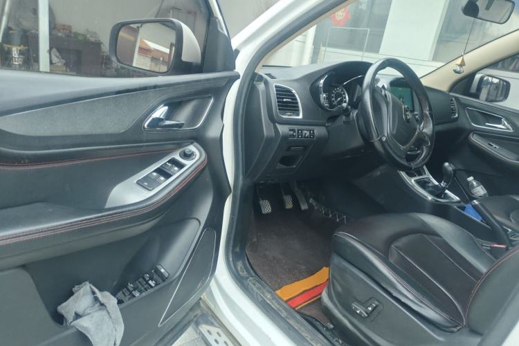 Used Baojun 560 2015 1.8L manual luxury version Driver Seat