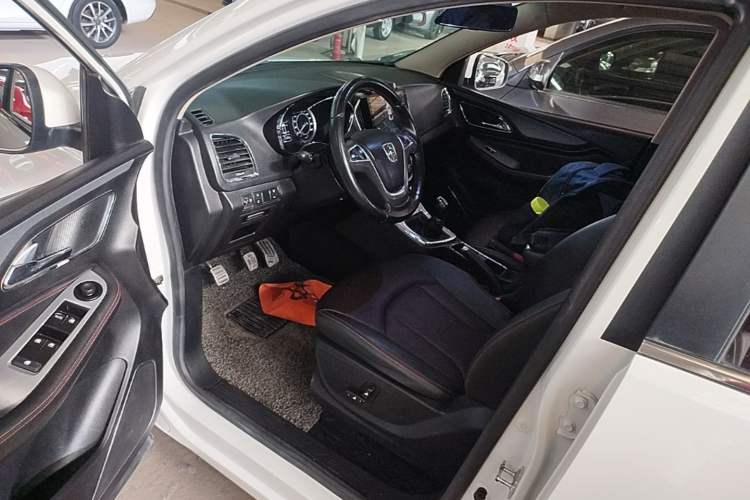 Used Baojun 560 2015 1.8L manual luxury version Driver Seat