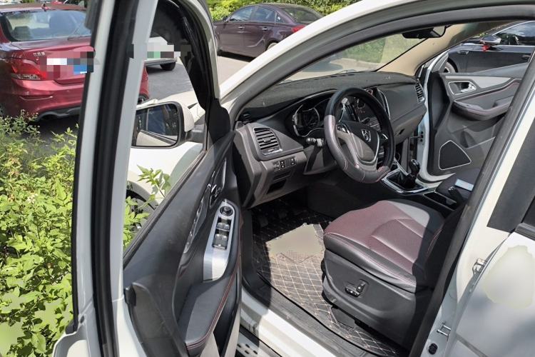 Used Baojun 560 2015 1.8L manual luxury version Driver Seat