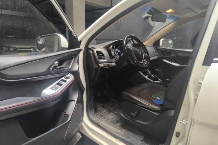Used Baojun 560 2015 1.8L manual luxury version Driver Seat