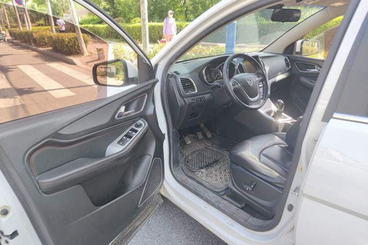 Used Baojun 560 2015 1.8L manual luxury version Driver Seat