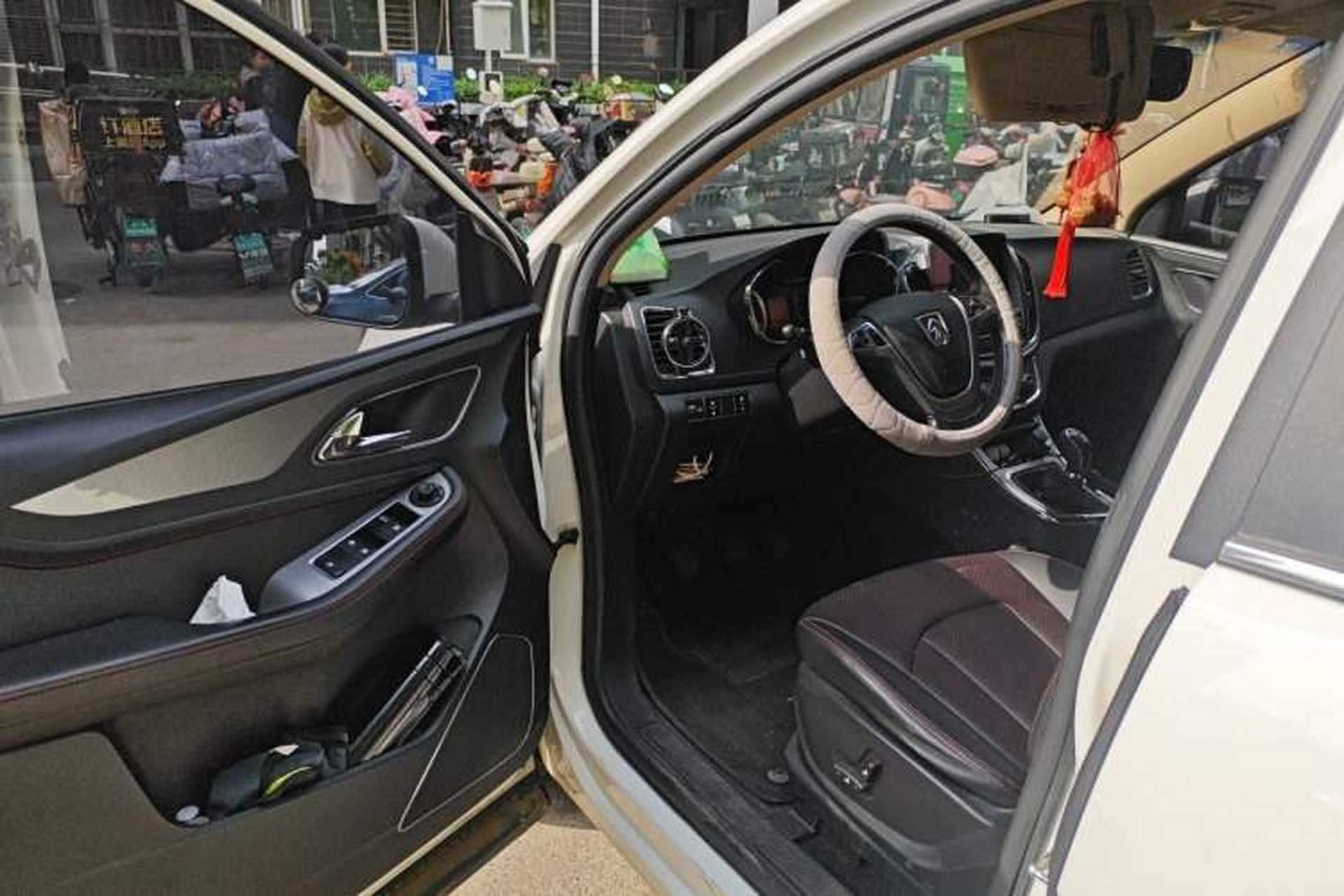 Used Baojun 560 2015 1.8L manual luxury version Driver Seat
