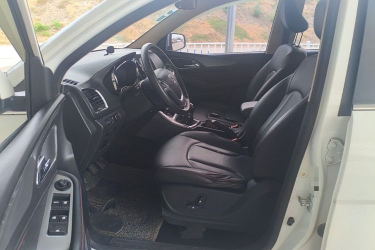 Used Baojun 560 2015 1.8L manual luxury version Driver Seat