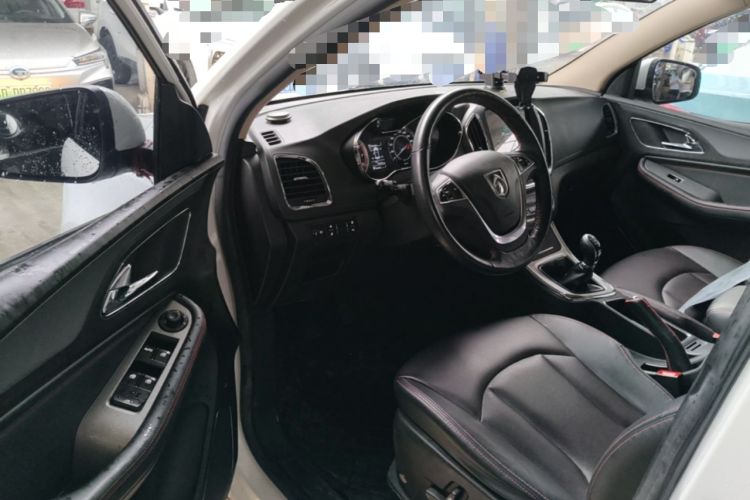 Used Baojun 560 2015 1.8L manual luxury version Driver Seat
