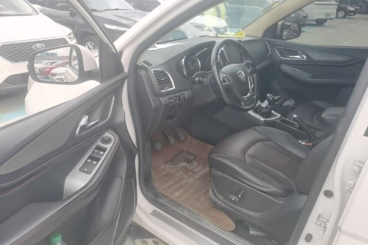Used Baojun 560 2015 1.8L manual luxury version Driver Seat