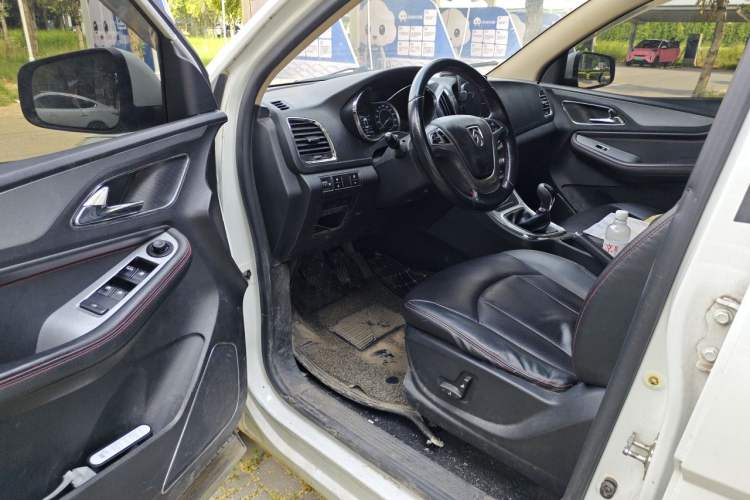 Used Baojun 560 2015 1.8L manual luxury version Driver Seat