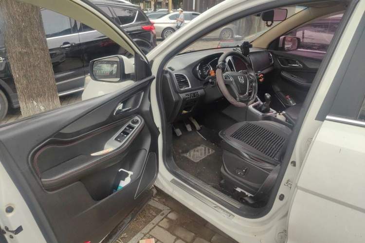 Used Baojun 560 2015 1.8L manual luxury version Driver Seat