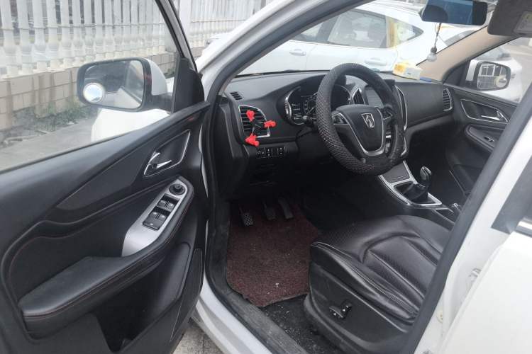 Used Baojun 560 2015 1.8L manual luxury version Driver Seat