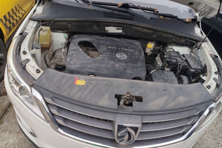 Used Baojun 560 2015 1.8L manual luxury version Engine Bay