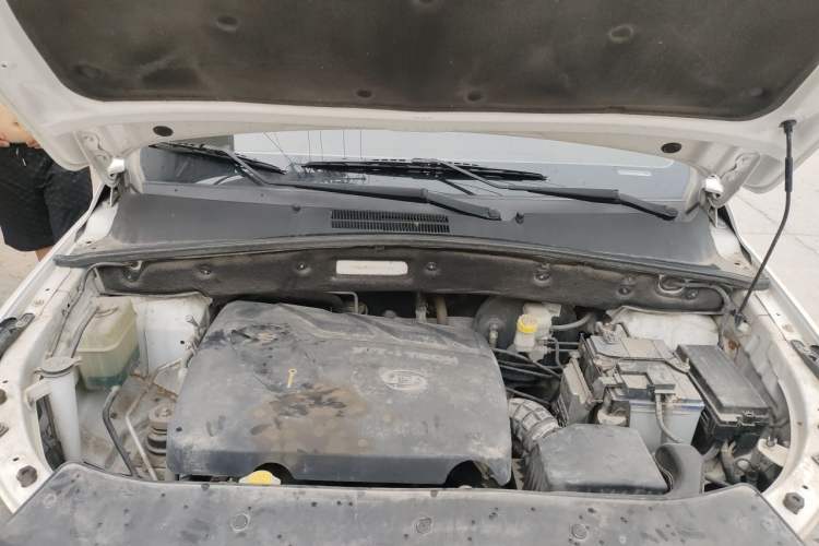 Used Baojun 560 2015 1.8L manual luxury version Engine Bay