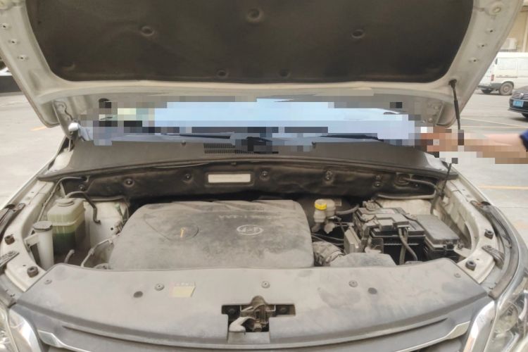 Used Baojun 560 2015 1.8L manual luxury version Engine Bay