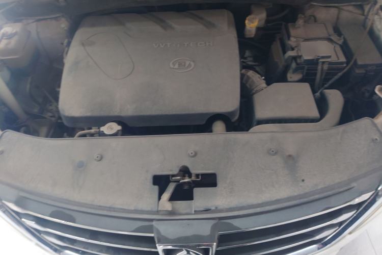 Used Baojun 560 2015 1.8L manual luxury version Engine Bay