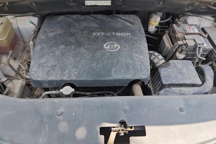 Used Baojun 560 2015 1.8L manual luxury version Engine Bay