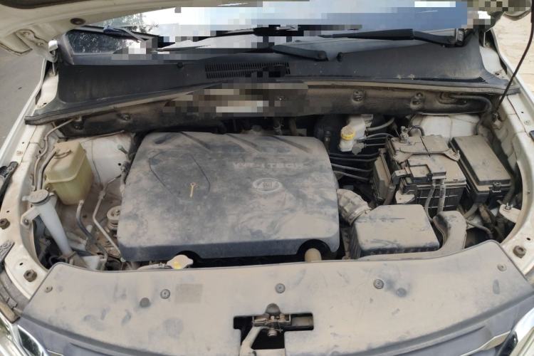 Used Baojun 560 2015 1.8L manual luxury version Engine Bay