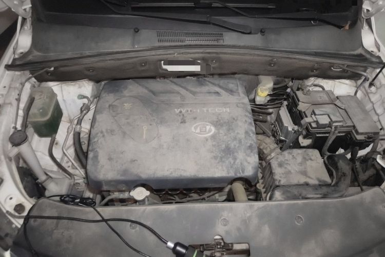 Used Baojun 560 2015 1.8L manual luxury version Engine Bay