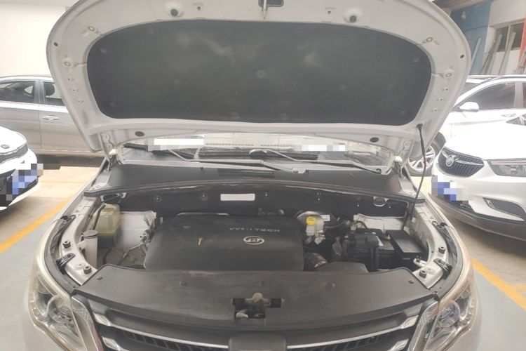 Used Baojun 560 2015 1.8L manual luxury version Engine Bay