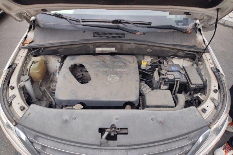 Used Baojun 560 2015 1.8L manual luxury version Engine Bay