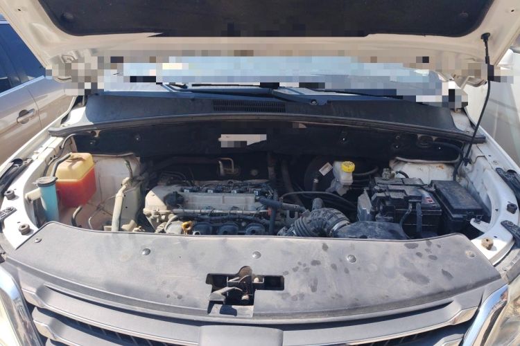 Used Baojun 560 2015 1.8L manual Comfort trim level Engine Bay