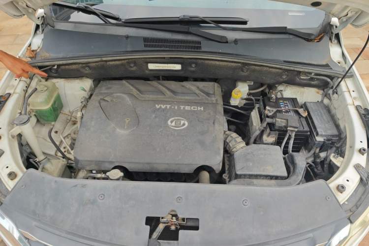 Used Baojun 560 2015 1.8L manual luxury version Engine Bay