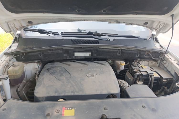Used Baojun 560 2015 1.8L manual luxury version Engine Bay