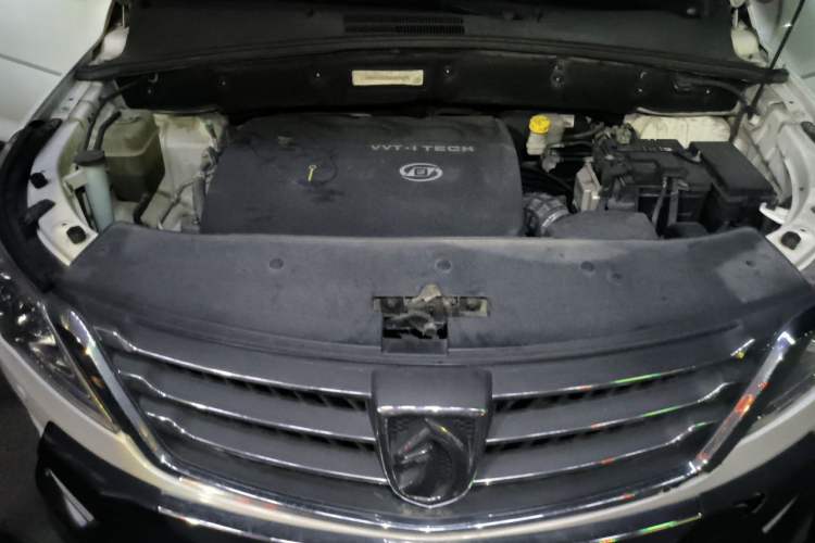 Used Baojun 560 2015 1.8L manual luxury version Engine Bay
