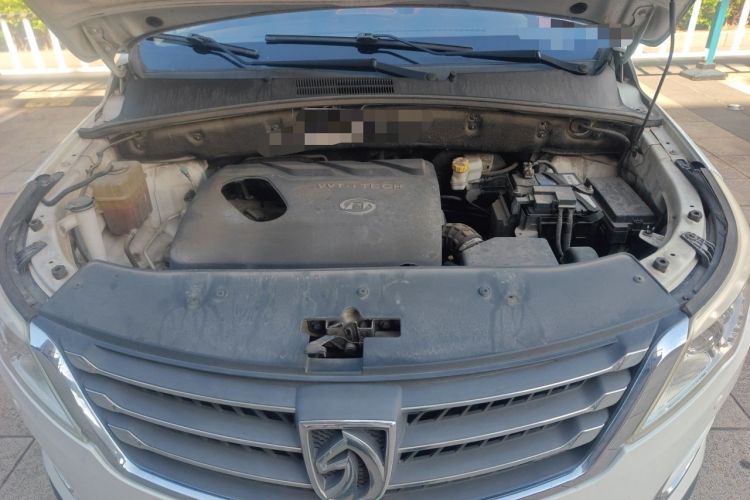 Used Baojun 560 2015 1.8L manual luxury version Engine Bay